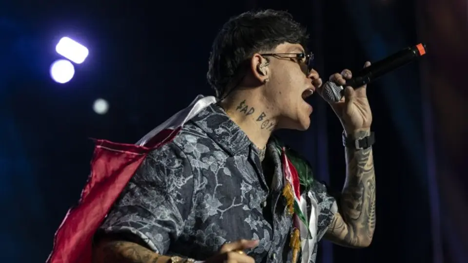 “Es el gobierno contra nosotros”, lanzó el cantante ante miles de fans./ AP
