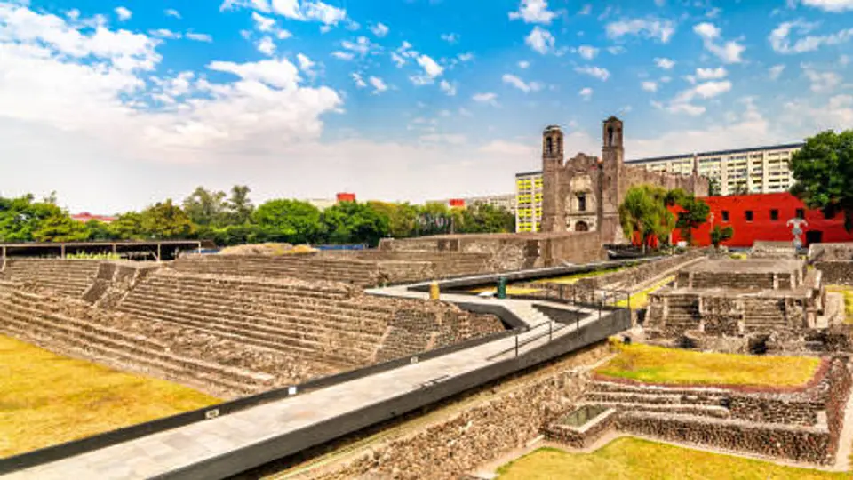 INAH revela hallazgo en Tlatelolco de mujer sagrada mexica y su bebé en ritual prehispánico