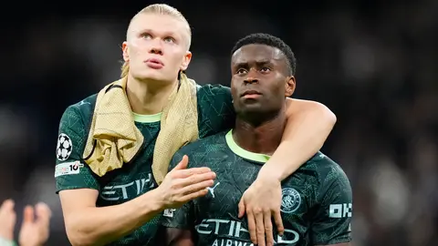 Erling Haaland y  Marc Guehi, jugadores del Manchester City, en la derrota ante Real Madrid en Champions League | AP