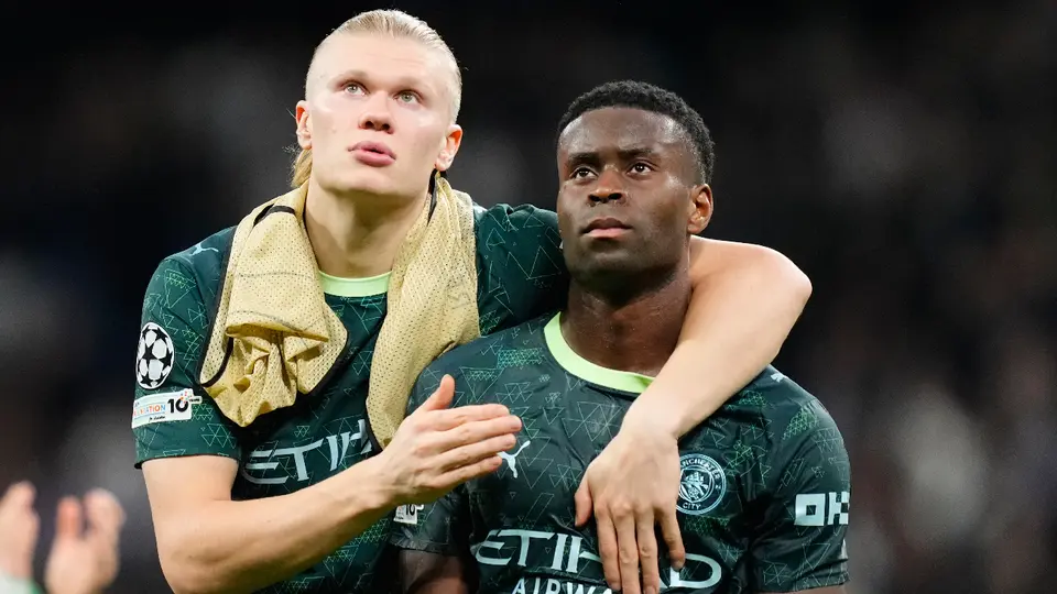 Erling Haaland y  Marc Guehi, jugadores del Manchester City, en la derrota ante Real Madrid en Champions League | AP