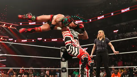 Penta defendió con éxito ante Dragon Lee en una extraordinaria lucha | wwe.com