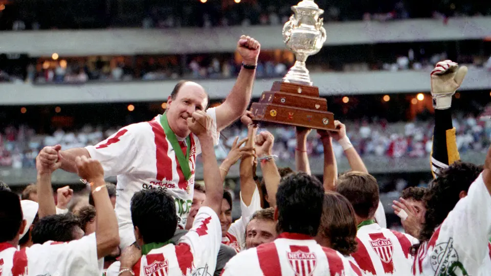 Manuel Lapuente con Necaxa | MEXSPORT
