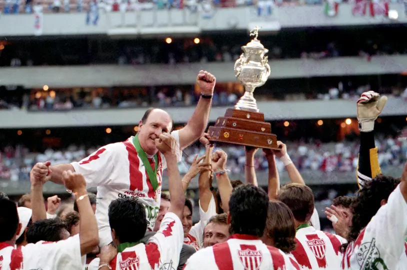 Manuel Lapuente con Necaxa | MEXSPORT