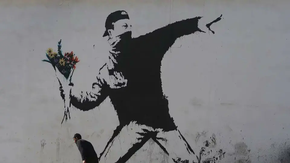 Sus obras aparecieron en murales de edificios destruidos por la guerra en Ucrania / FB: @robertbanksyartist