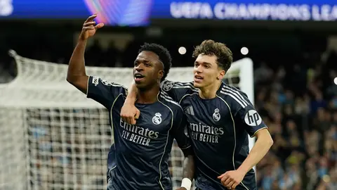 El brasileño tuvo un partido redondo al aportar con dos goles | AP