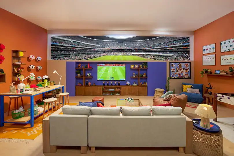 Sala principal de la 'casa' de Hugo Sánchez | airbnb.mx