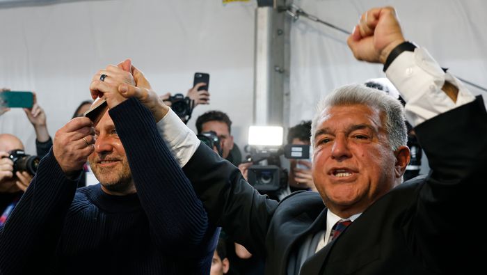 Joan Laporta con Hansi Flick tras las elecciones presidenciales de Barcelona | AP