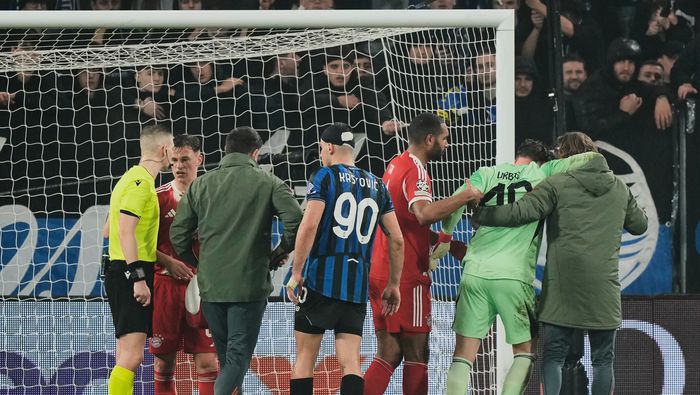 Jonas Urbig tras lesionarse con Bayern Munich en la Bundesliga | AP