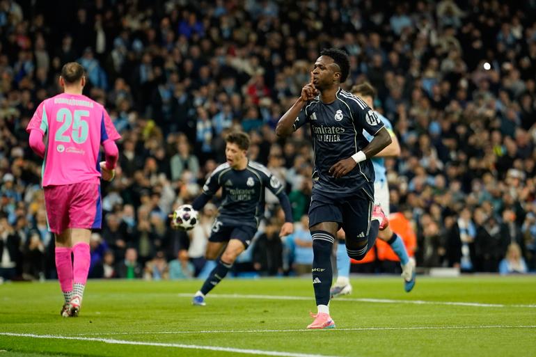 Festejo de Vini en el gol de penal | AP