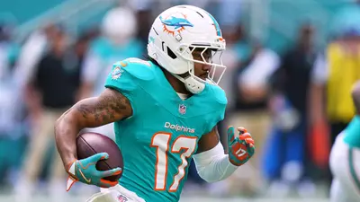 Denver Broncos adquieren al receptor Jaylen Waddle desde Miami Dolphins