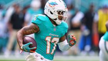Denver Broncos adquieren al receptor Jaylen Waddle desde Miami Dolphins
