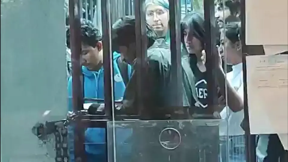 La protesta fue organizada por alumnos de distintas escuelas del Instituto Politécnico Nacional. / RS
