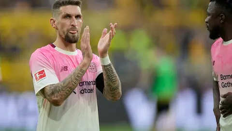 Robert Andrich aplaudiendo la victoria de su equipo l AP