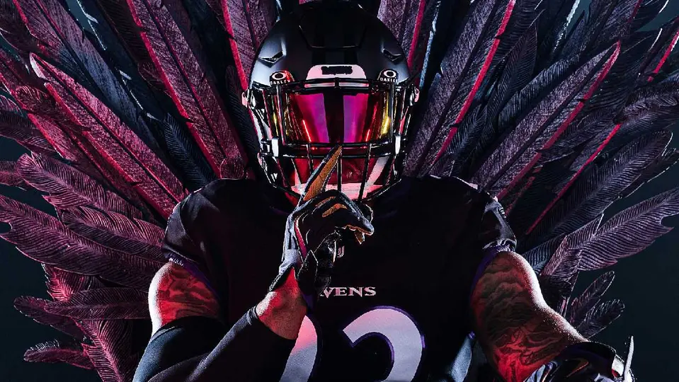 Ravens presentaron un uniforme alternativo completamente negro | X @Ravnes