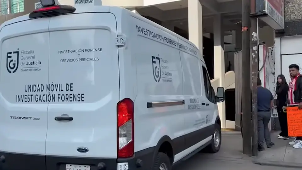 La Fiscalía CDMX confirmó el hallazgo de un cuerpo dentro de una bolsa dentro de un edificio / Redes Sociales