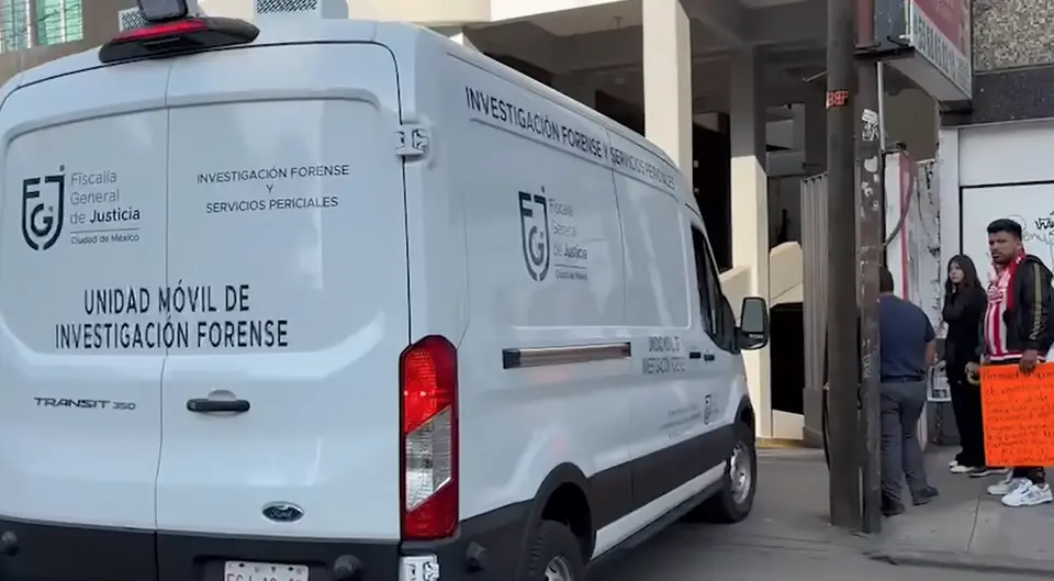 La Fiscalía CDMX confirmó el hallazgo de un cuerpo dentro de una bolsa dentro de un edificio / Redes Sociales