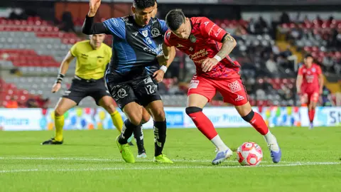 Jaime Gómez y Anderson Duarte, durante el partido correspondiente a la jornada 16 del torneo Apertura 2025 | IMAGO 7