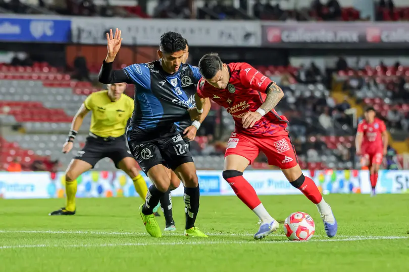 Jaime Gómez y Anderson Duarte, durante el partido correspondiente a la jornada 16 del torneo Apertura 2025 | IMAGO 7