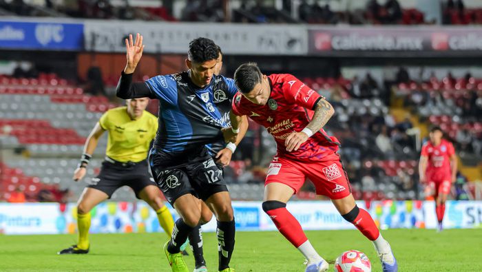 Jaime Gómez y Anderson Duarte, durante el partido correspondiente a la jornada 16 del torneo Apertura 2025 | IMAGO 7