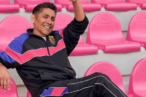 Jorge Campos lanzó una nueva colección con American Eagle | X @AEO_MX