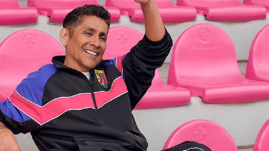 Jorge Campos lanzó una nueva colección con American Eagle | X @AEO_MX