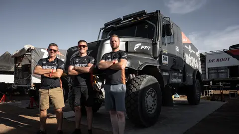 Pedro de Uriarte acaricia un podio histórico en el Morocco Desert Challenge: México está a una etapa de la hazaña