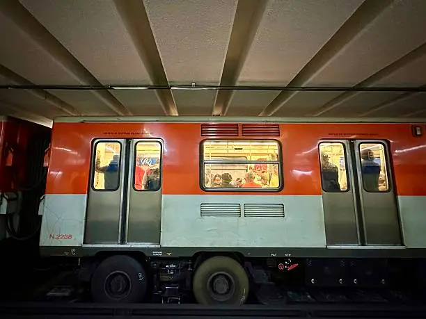 Autoridades lograron la detención de los presuntos implicados tras el operativo dentro del Metro CDMX. / iStock
