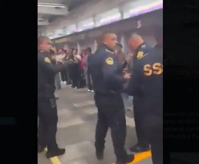 Durante el operativo, usuarios fueron desalojados de vagones en la estación Ciudad Deportiva. / X@esprimeralinea