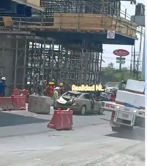 El incidente ocurrió en una de las principales arterias de Apodaca, provocando afectaciones al tránsito. / RS