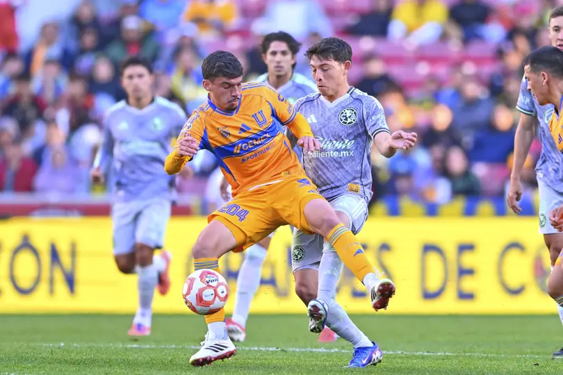 Simeone jugando un partido amistoso con América l MEXSPORT