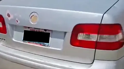 Aunque los hechos fueron en Puebla, el auto portaba placas del Estado de México / Redes Sociales
