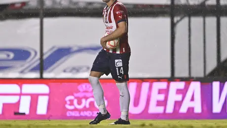 Santiago Ormeño revela detalles de su salida de Chivas tras la llegada de Paunović