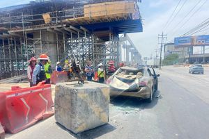 Cae estructura del Metro de Monterrey sobre auto en Apodaca; reportan dos lesionados