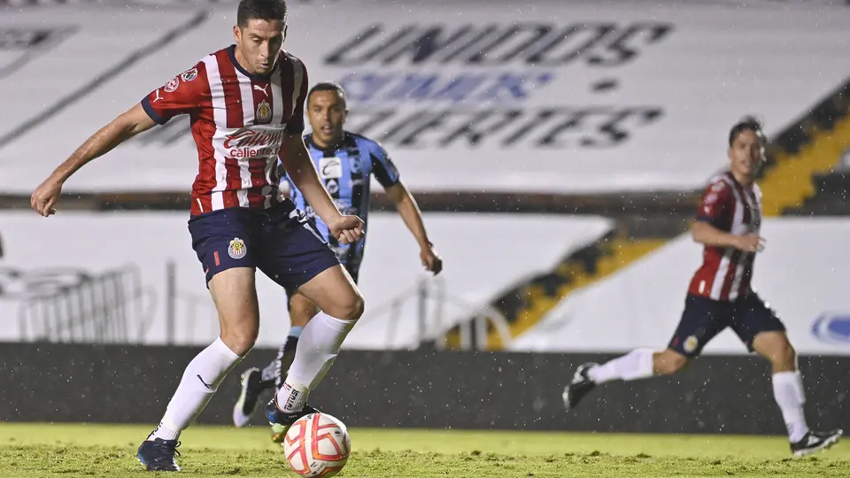 Santiago Ormeño tuvo una polémic salida de Chivas | IMAGO7