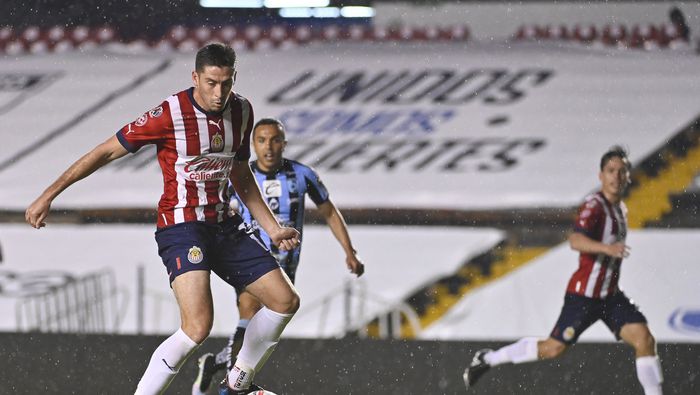 Santiago Ormeño tuvo una polémic salida de Chivas | IMAGO7