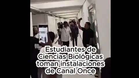 Estudiantes del IPN tomaron las instalaciones de Canal Once para visibilizar sus demandas. / RS