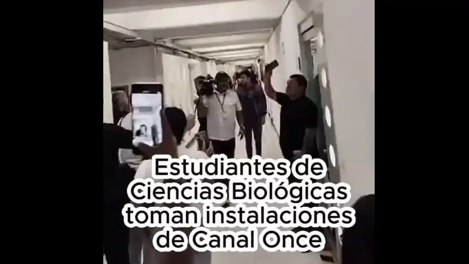 Estudiantes del IPN tomaron las instalaciones de Canal Once para visibilizar sus demandas. / RS