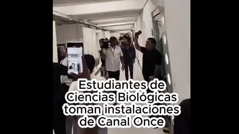 Estudiantes del IPN tomaron las instalaciones de Canal Once para visibilizar sus demandas. / RS