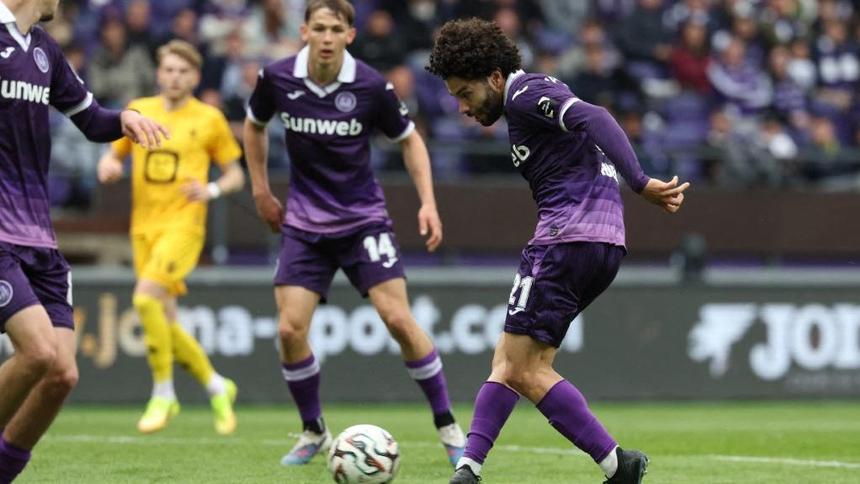 César Huerta en el partido de Anderlecht contra Mechelen en la Belgian Pro League | AFP