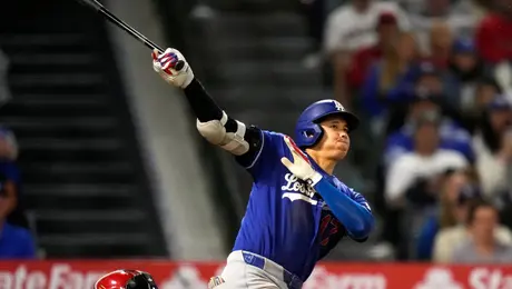 Ohtani pega jonrón al 1er lanzamiento y lanza 5 sólidas entradas en triunfo de Dodgers