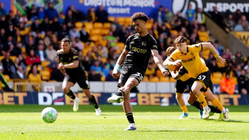 Antonee Robinson en el partido de Wolverhampton contra Fulham en la Premier League | AP