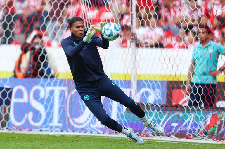 Kevin Mier en calentamiento con Cruz Azul | MEXSPORT