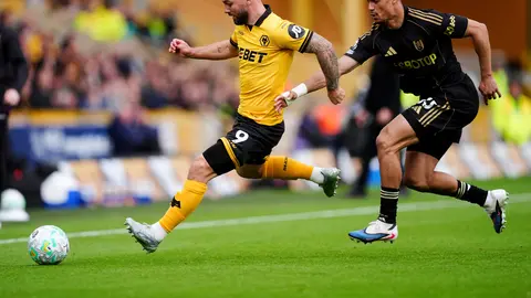 Antonee Robinson en el partido de Wolverhampton contra Fulham en la Premier League | AP