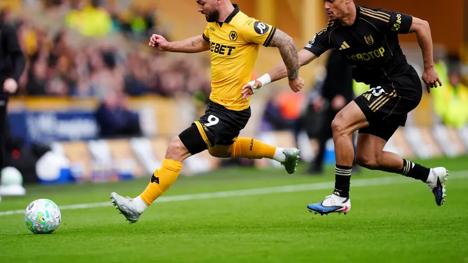 Antonee Robinson en el partido de Wolverhampton contra Fulham en la Premier League | AP