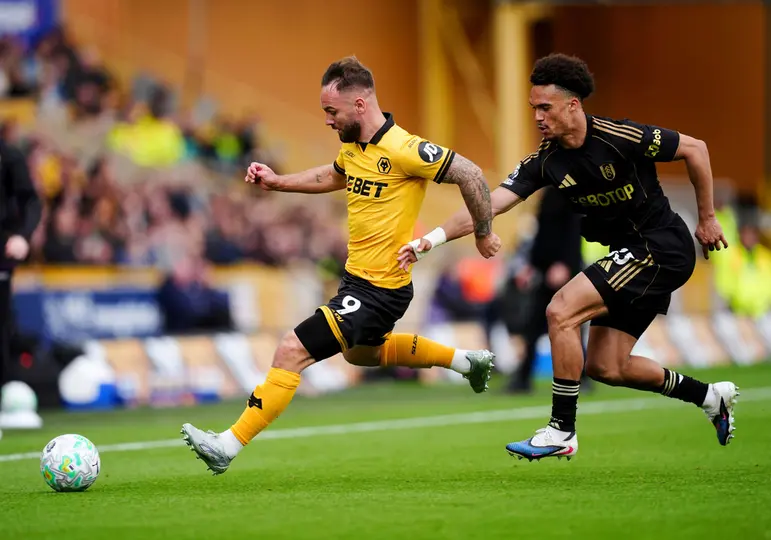 Antonee Robinson en el partido de Wolverhampton contra Fulham en la Premier League | AP