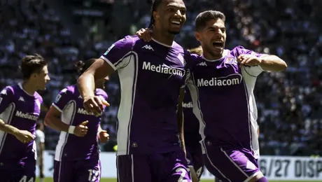 Juventus cae ante Fiorentina y se aleja de la Champions League
