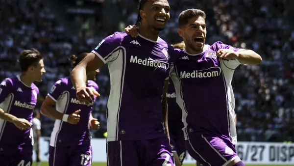 Juventus cae ante Fiorentina y se aleja de la Champions League