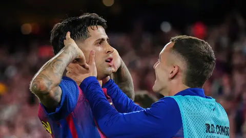 Joao Cancelo tras anotar con el Barcelona | AP