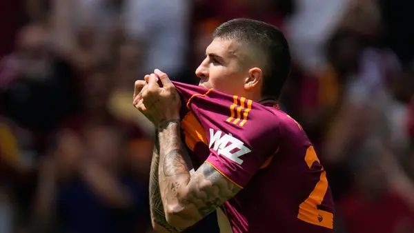 Roma se lleva el Derby della Capitale y acaricia la Champions League