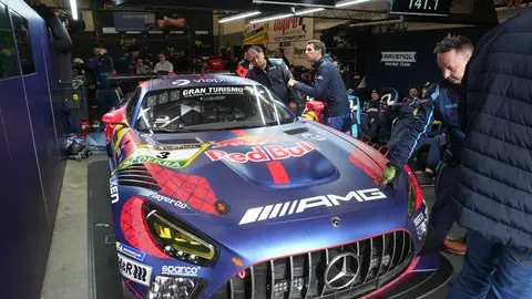 El auto de Max Verstappen tras retirarse en las 24 hrs de Nürburgring | AP